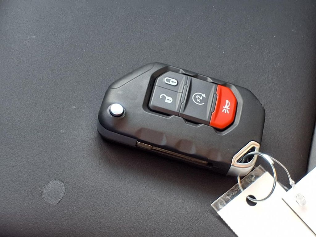 2025 Jeep Wrangler 4-Door Rubicon - Photo 11