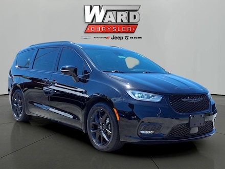 2025 Chrysler Pacifica Limited Van Passenger Van