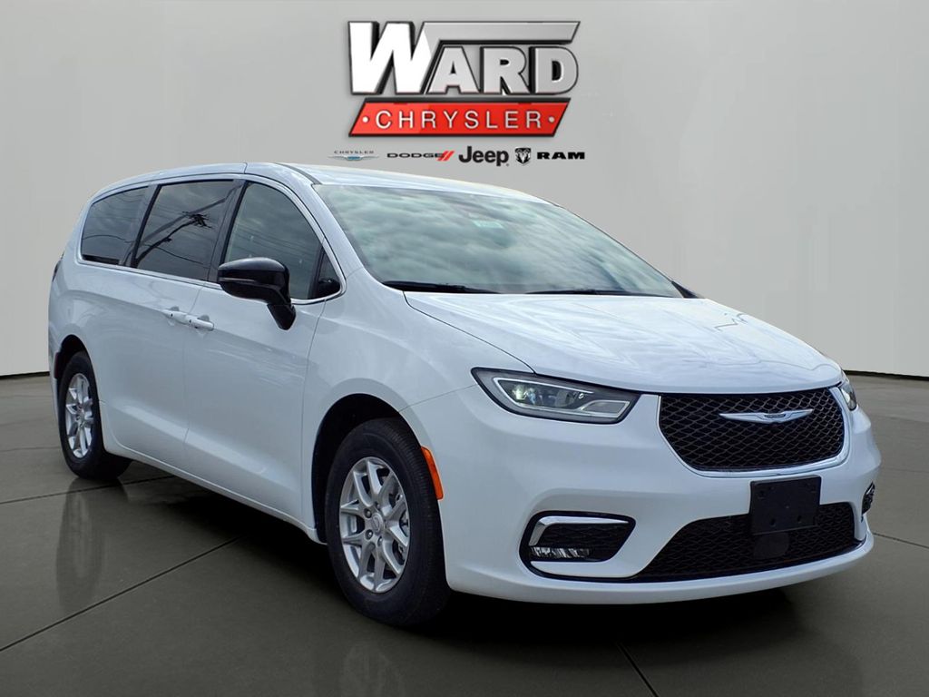 2026 Chrysler Pacifica Passenger Van 