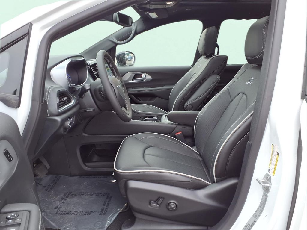 2026 Chrysler Pacifica Limited - Photo 11
