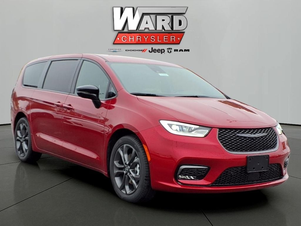 2026 Chrysler Pacifica Select's photo