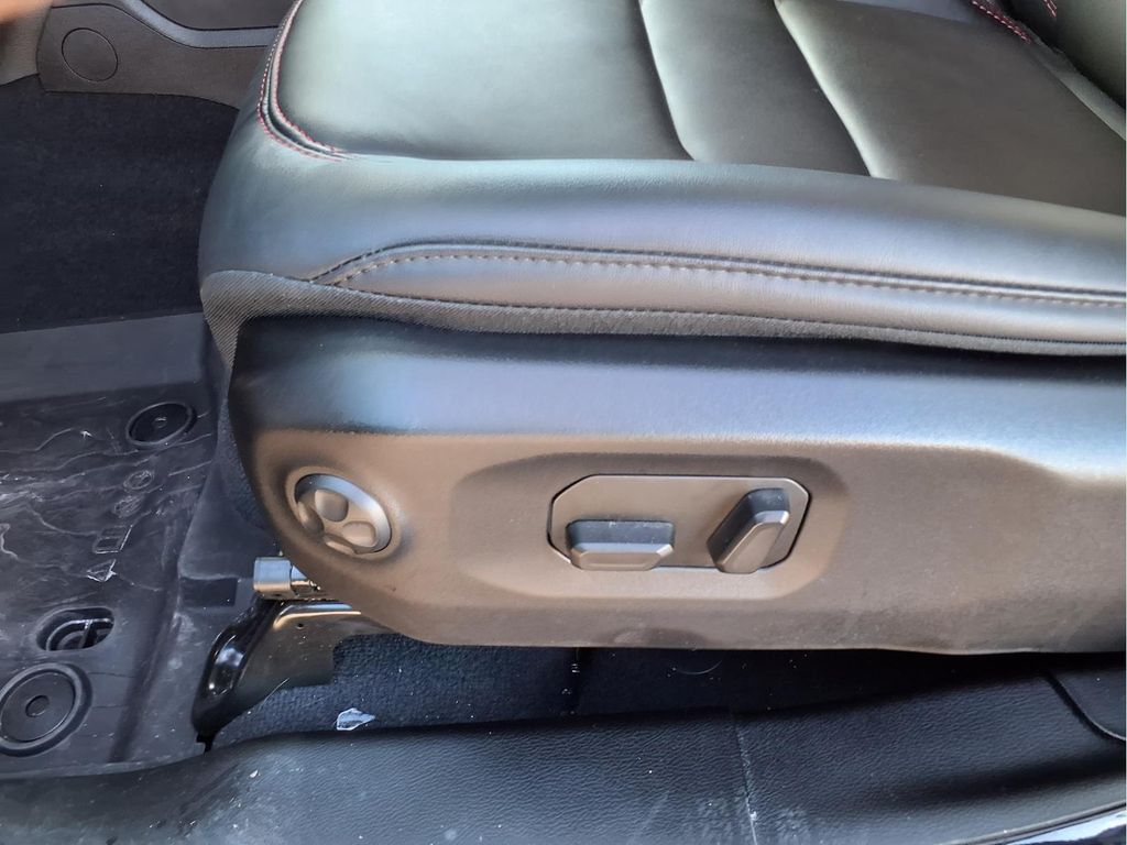 2025 Jeep Wrangler 4-Door Rubicon - Photo 17