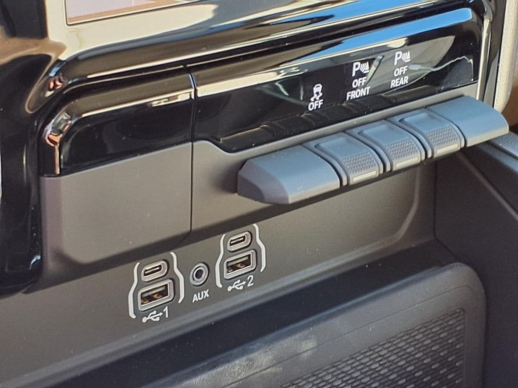 2025 RAM 1500 Laramie - Photo 11
