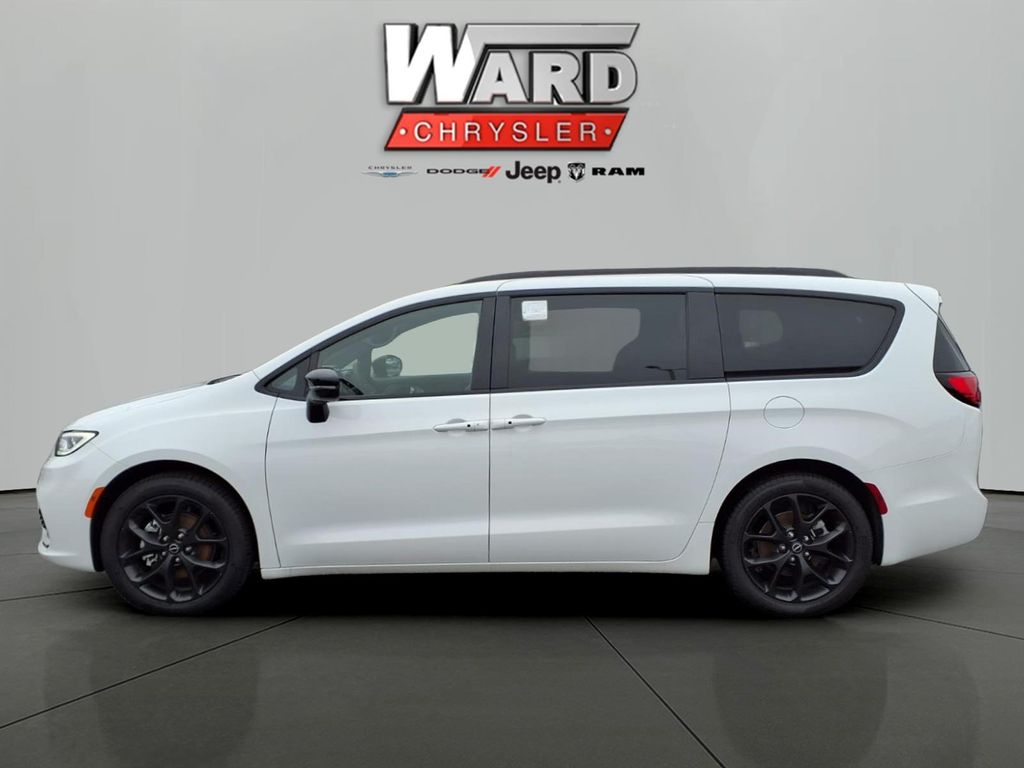 2026 Chrysler Pacifica Limited - Photo 17