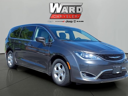 2018 Chrysler Pacifica Hybrid Touring Plus Van Passenger Van
