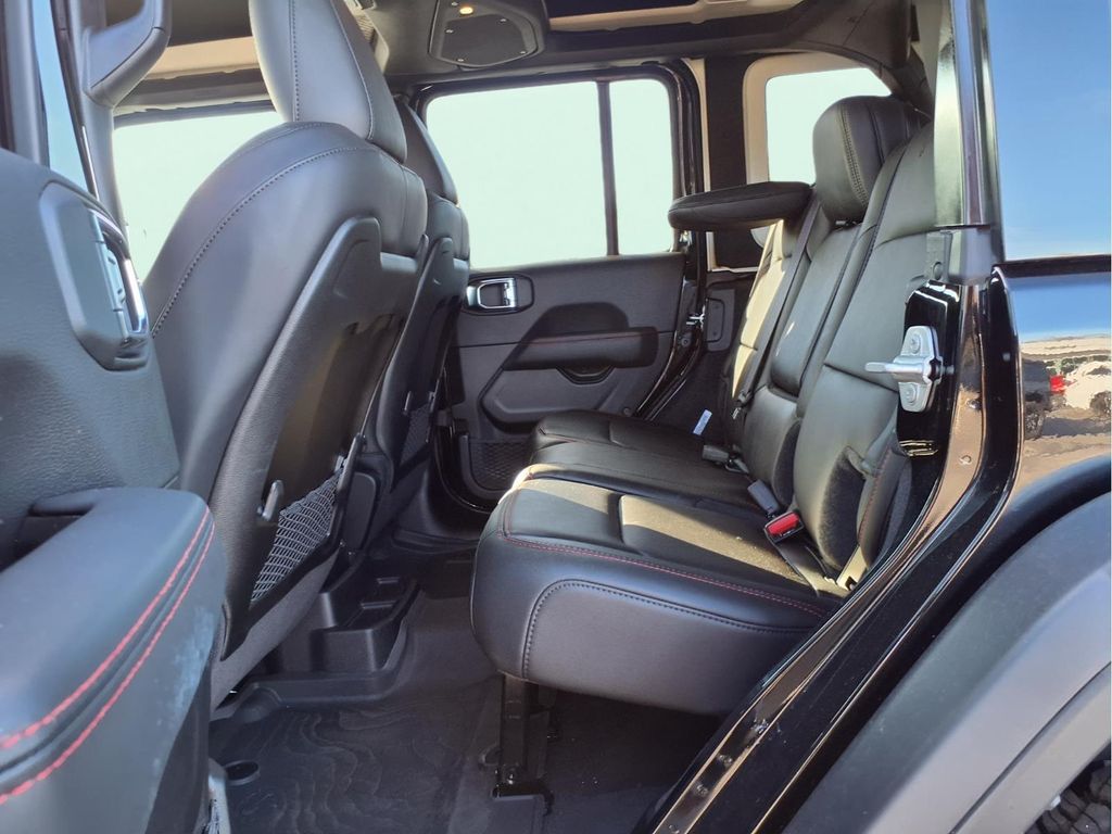 2025 Jeep Wrangler 4-Door Rubicon - Photo 19