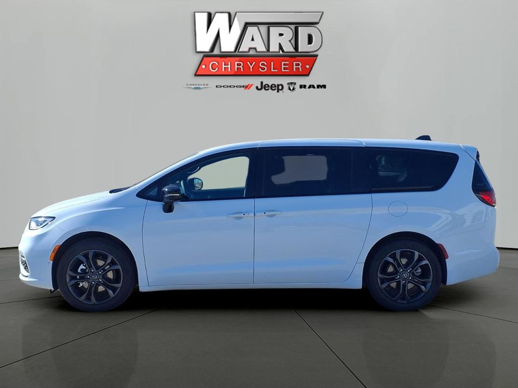 2025 Chrysler Pacifica Select - Photo 22