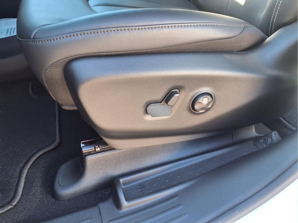 2025 Chrysler Pacifica Select - Photo 16