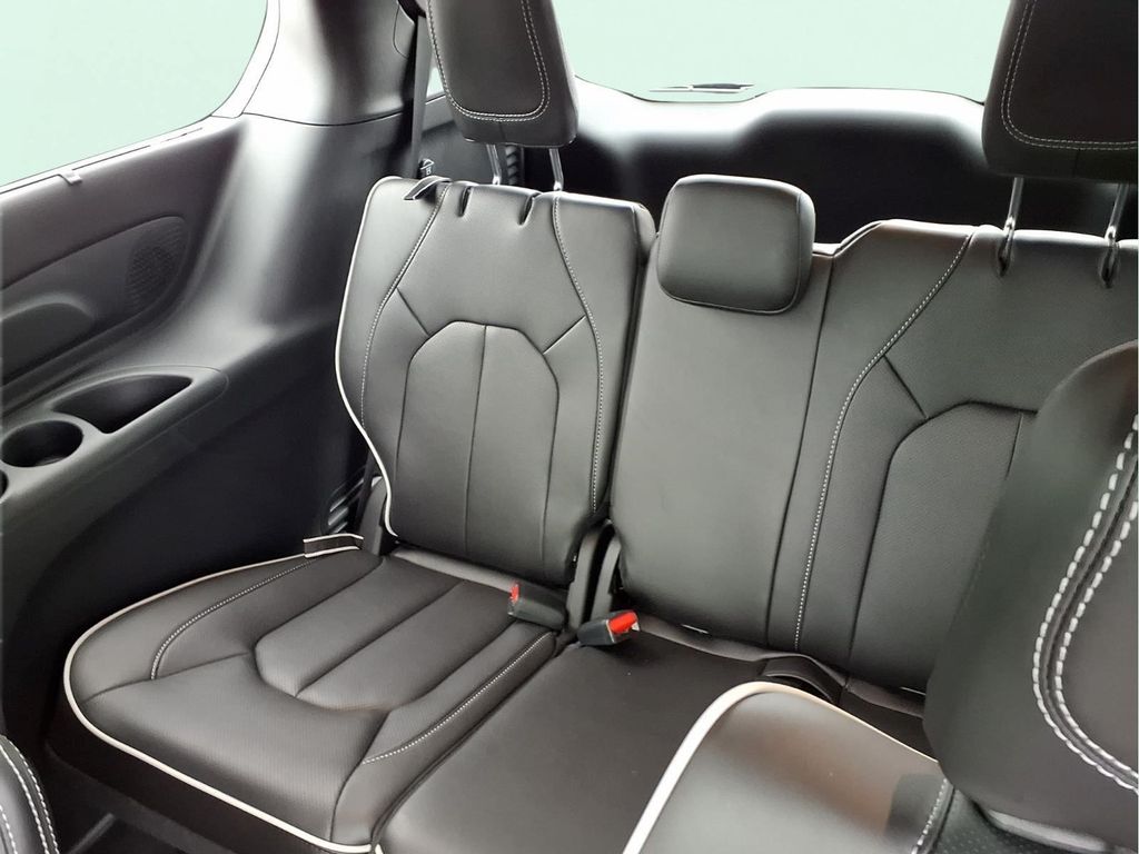 2026 Chrysler Pacifica Limited - Photo 14