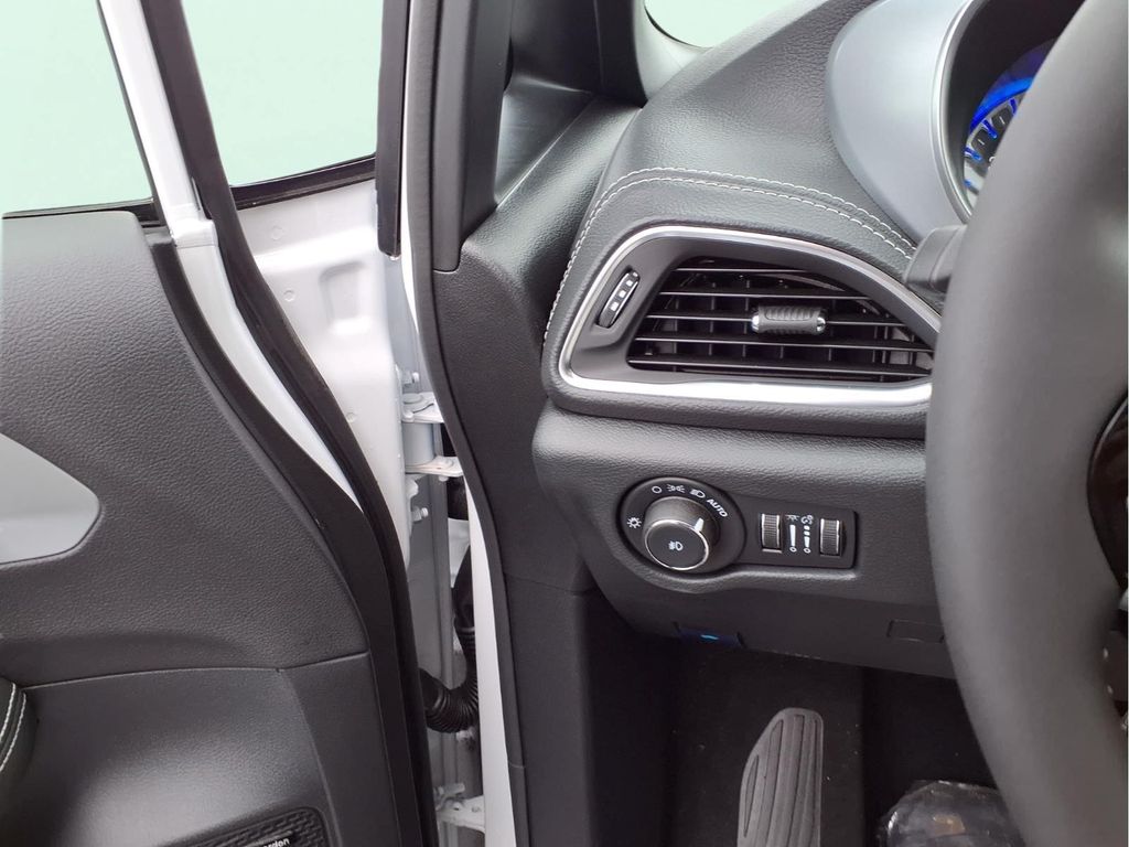 2026 Chrysler Pacifica Limited - Photo 9