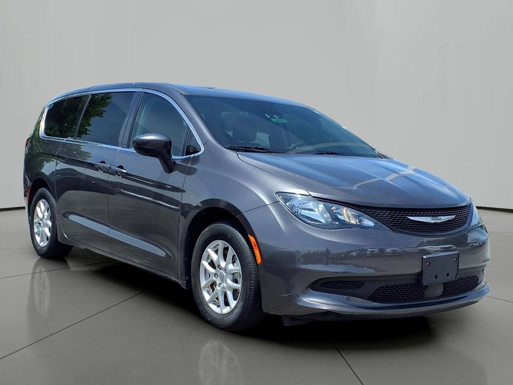 2023 Chrysler Voyager LX's photo