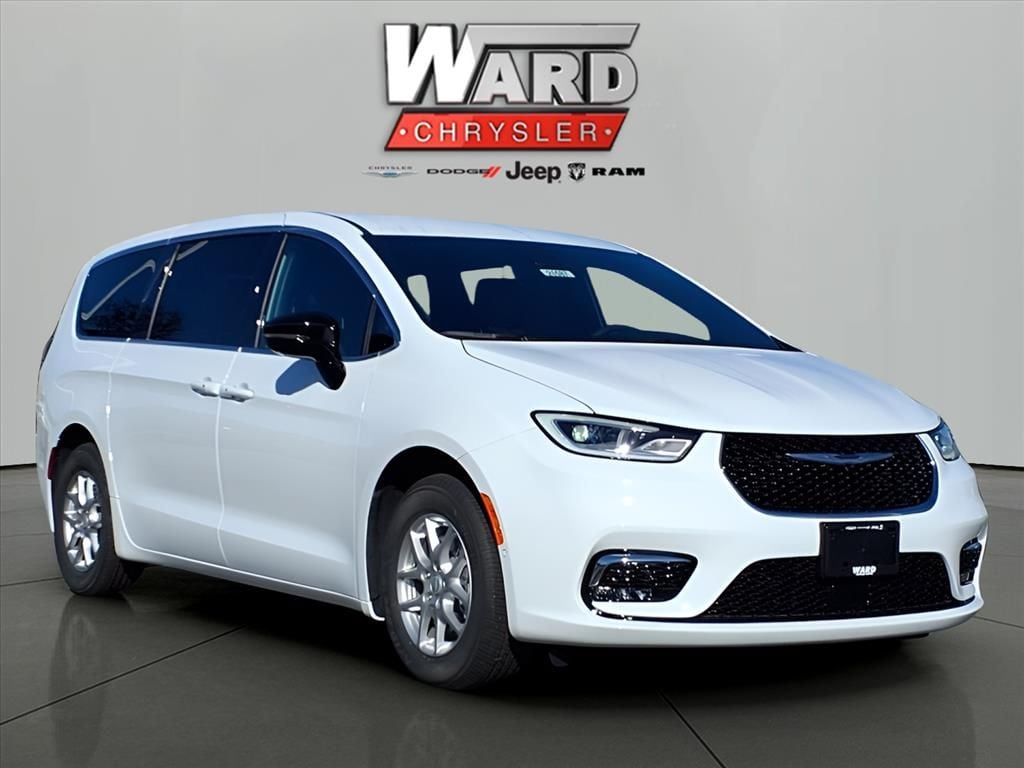 2025 Chrysler Pacifica Select's photo