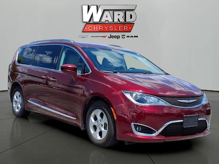 2017 Chrysler Pacifica Touring-L Plus Van