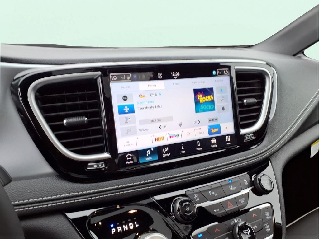 2026 Chrysler Pacifica Limited - Photo 6