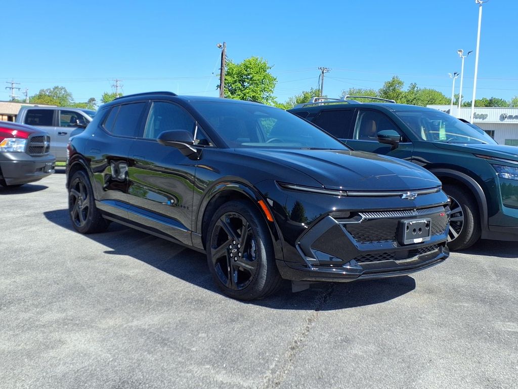 2025 Chevrolet Equinox EV RS FWD's photo