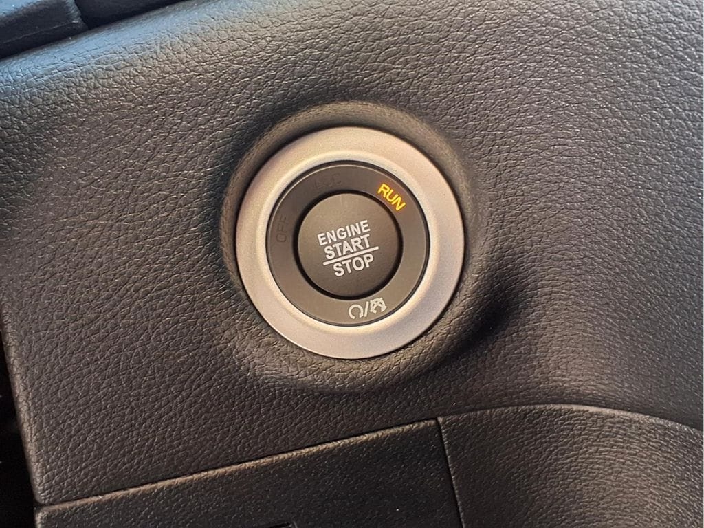 2025 Chrysler Pacifica Select - Photo 10