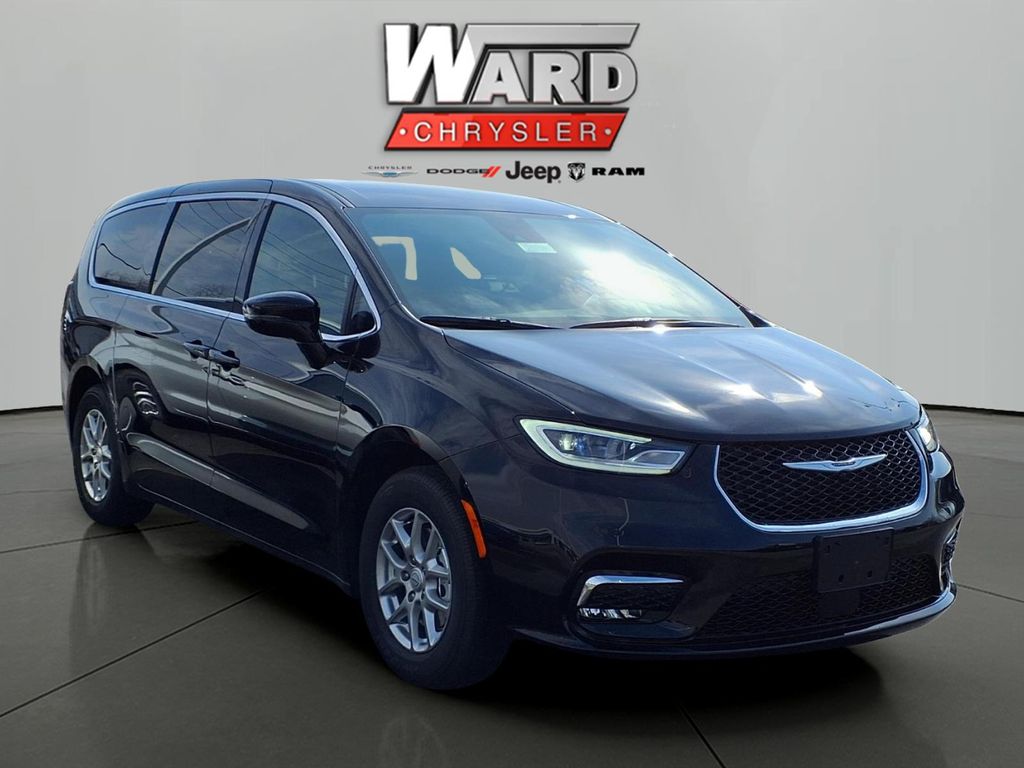 2026 Chrysler Pacifica Passenger Van 