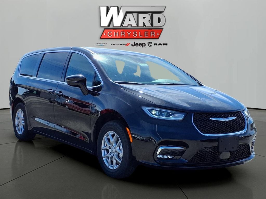 2026 Chrysler Pacifica Select's photo