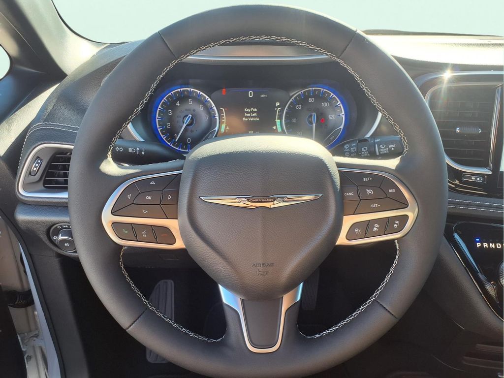 2025 Chrysler Pacifica Select - Photo 11