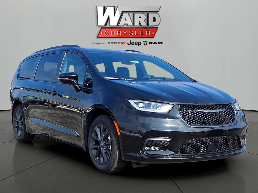 2025 Chrysler Pacifica Select's photo