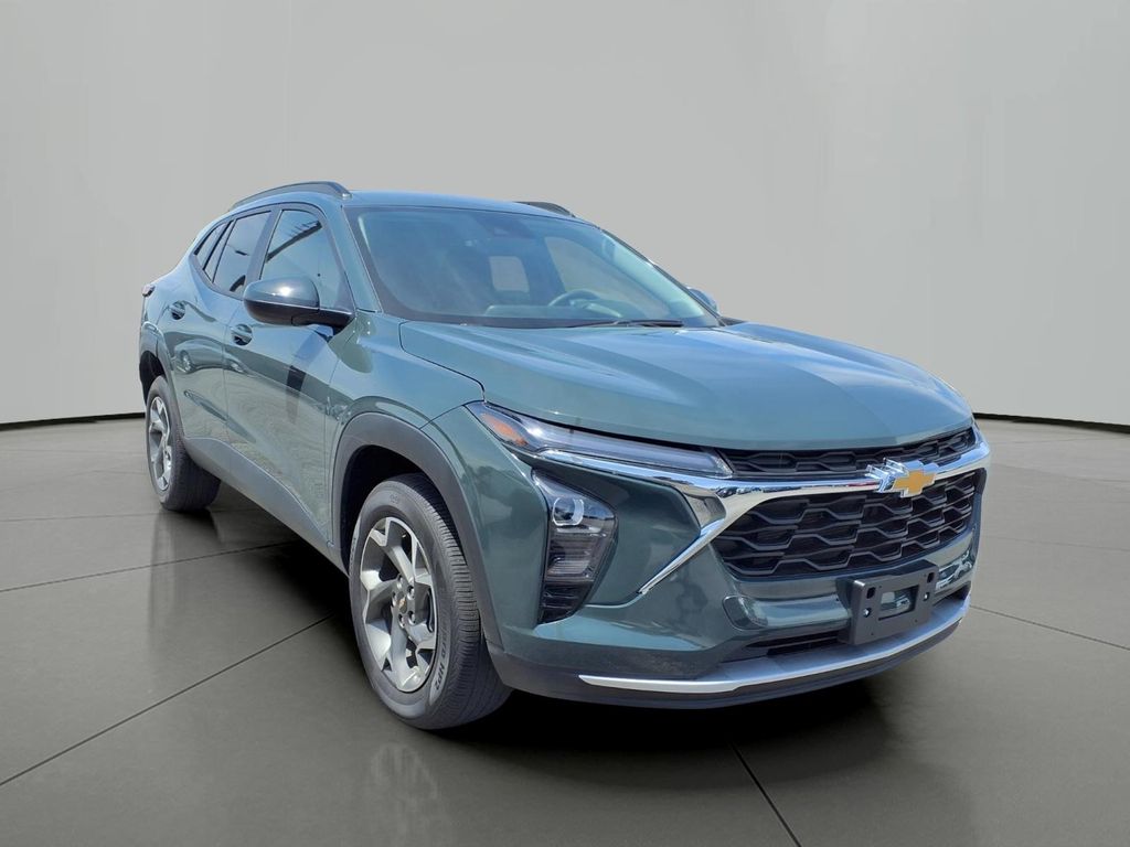 2025 Chevrolet Trax LT's photo