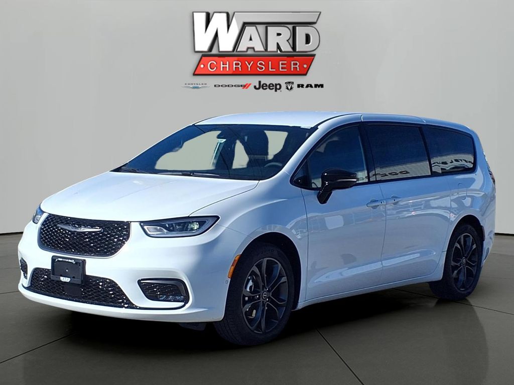 2025 Chrysler Pacifica Select - Photo 23