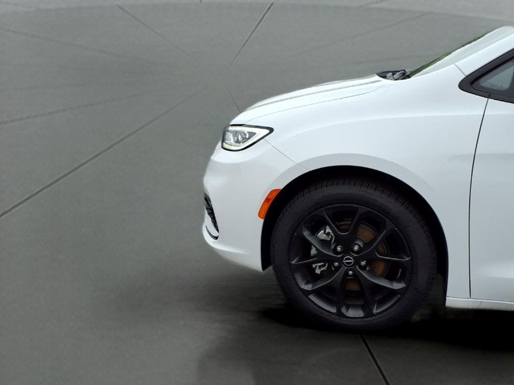 2026 Chrysler Pacifica Limited - Photo 18