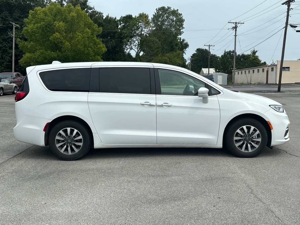 Used 2022 Chrysler Pacifica Hybrid Touring L with VIN 2C4RC1L75NR208143 for sale in Carbondale, IL