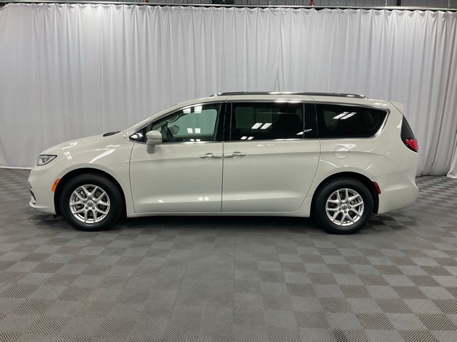 Used 2021 Chrysler Pacifica Touring L with VIN 2C4RC1BG4MR589323 for sale in Moorhead, Minnesota
