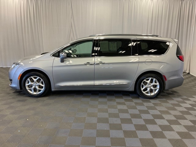 Used 2019 Chrysler Pacifica Limited with VIN 2C4RC1GG3KR745924 for sale in Moorhead, Minnesota