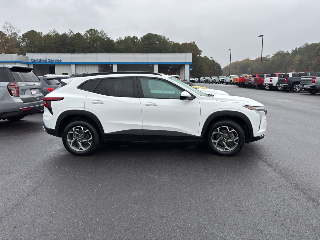 Used 2024 Chevrolet Trax LT SUV