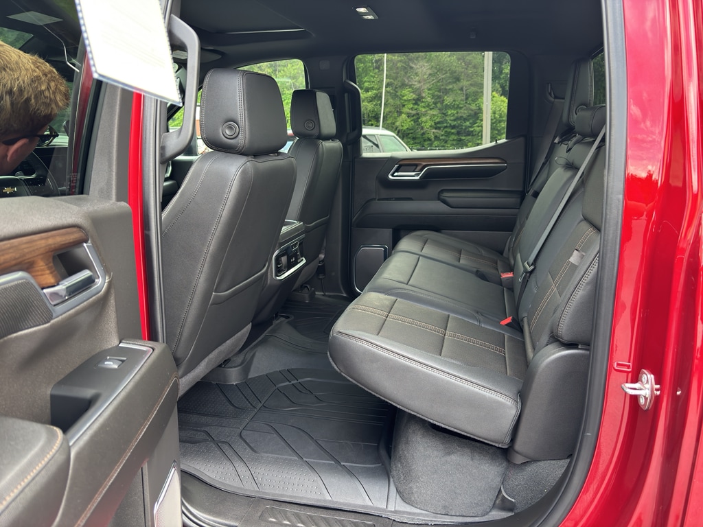 Used 2024 Chevrolet Silverado 1500 High Country with VIN 3GCUDJED2RG421055 for sale in Blairsville, GA