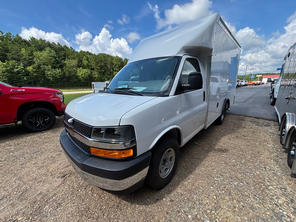 2025 Chevrolet Express Cutaway Base's photo