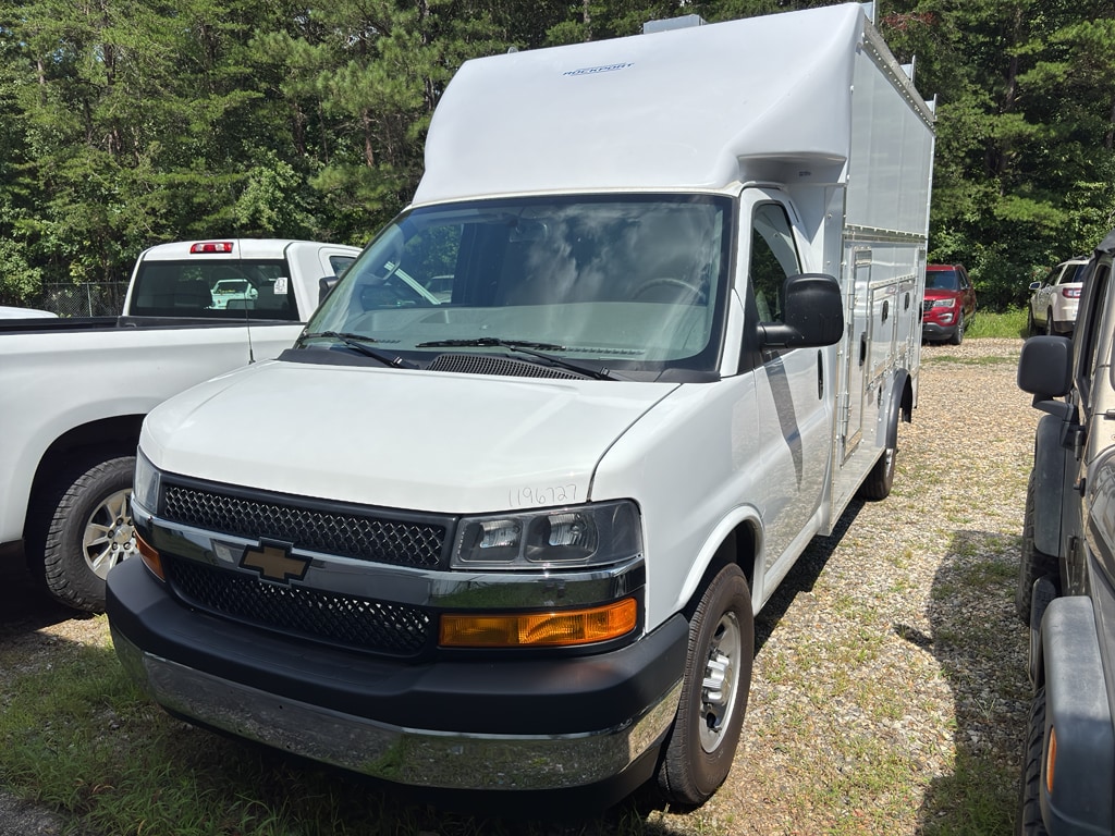 2025 Chevrolet Express Cutaway Base's photo