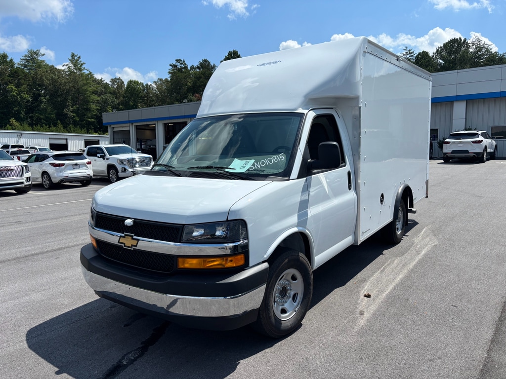 2025 Chevrolet Express Cutaway Base's photo