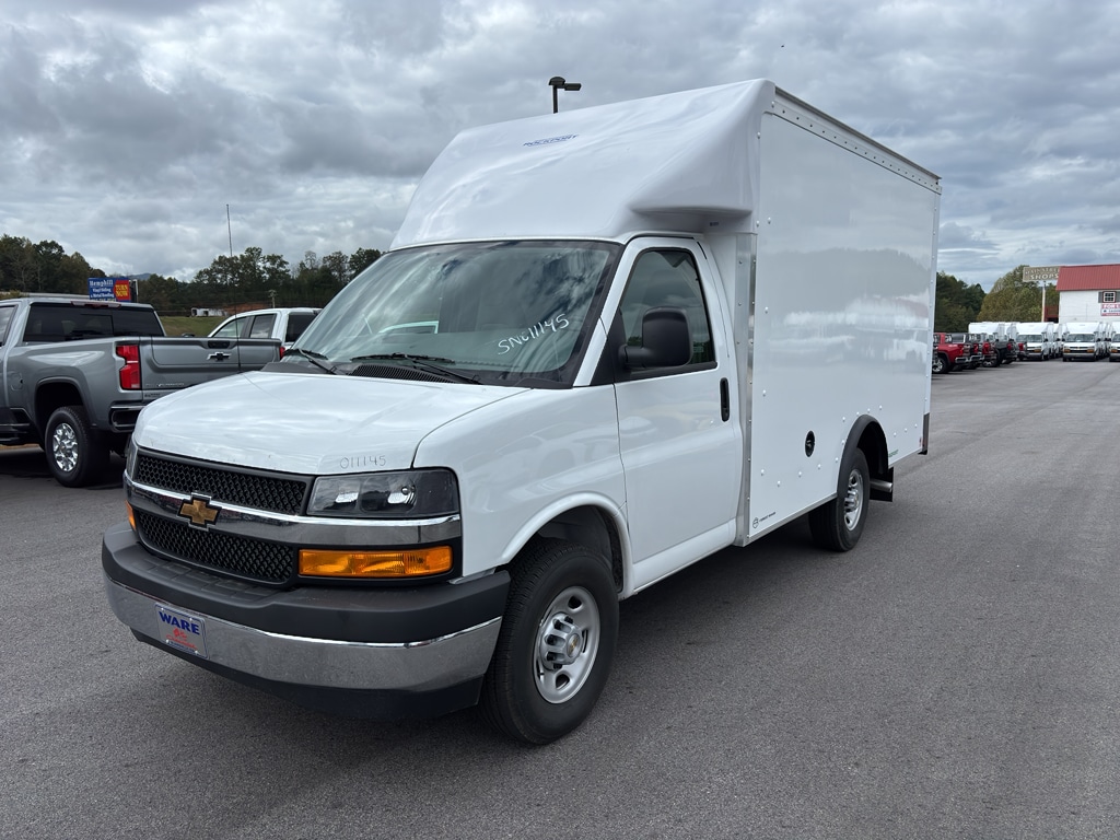 2025 Chevrolet Express Cutaway Base's photo