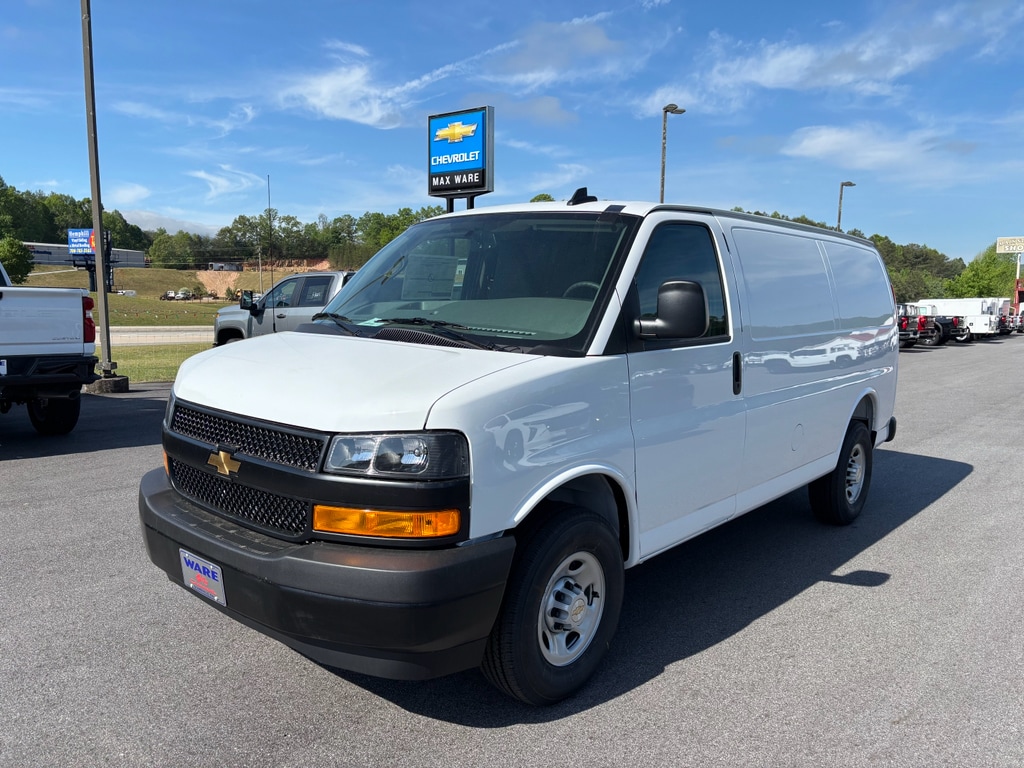 2026 Chevrolet Express 2500 Work Van HD's photo