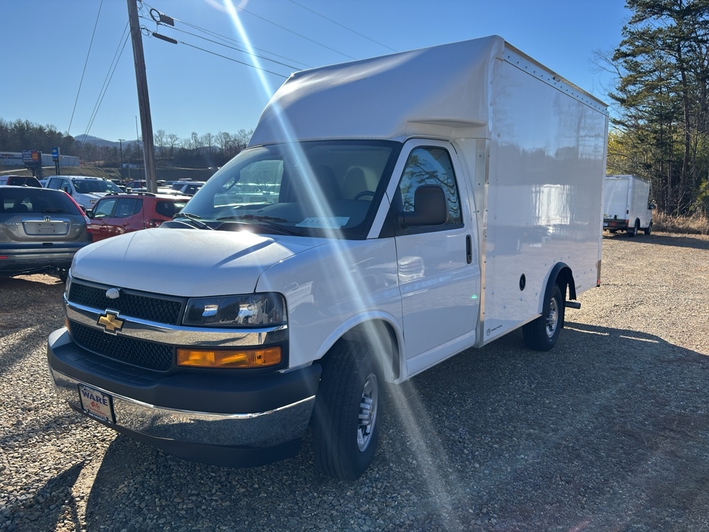 2025 Chevrolet Express Cutaway Base's photo