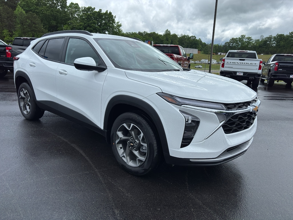 Used 2025 Chevrolet Trax LT SUV