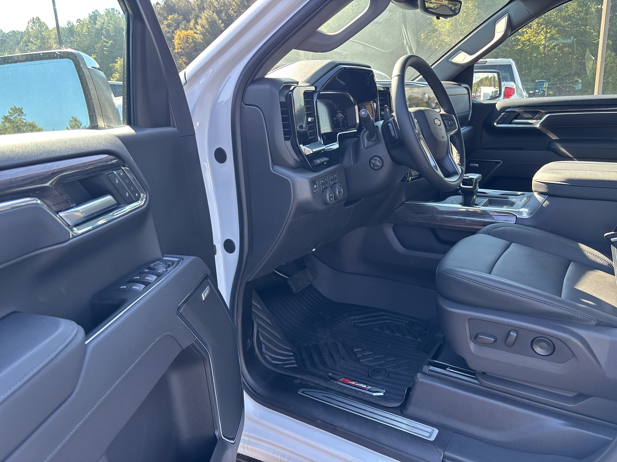 2026 Chevrolet Silverado 1500 LTZ - Photo 14