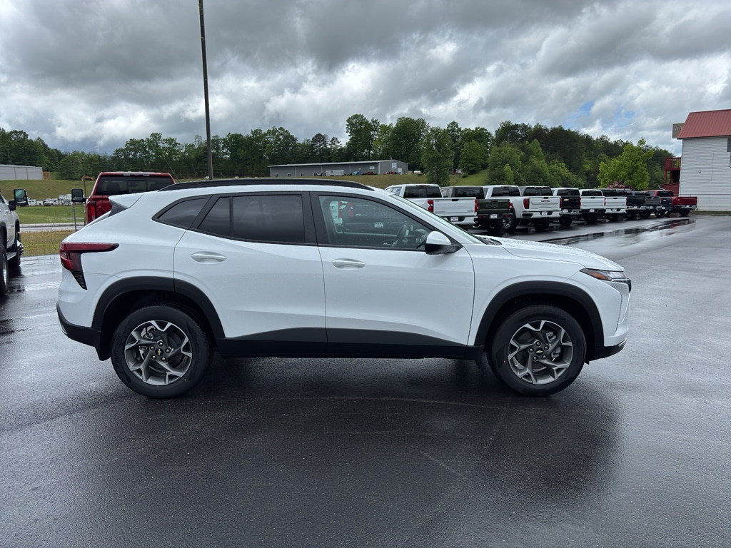 Used 2025 Chevrolet Trax LT SUV