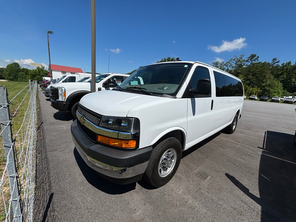 2024 Chevrolet Express 3500 LT Extended's photo