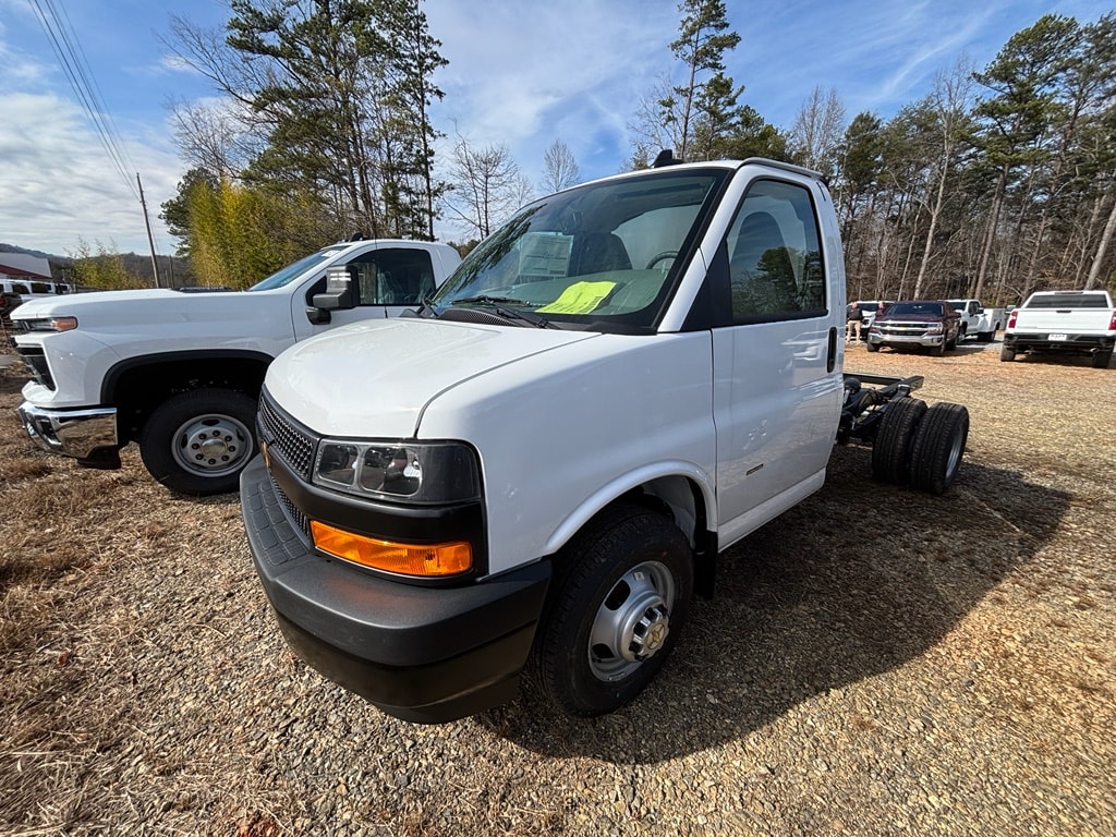 2026 Chevrolet Express 3500 139" WB's photo