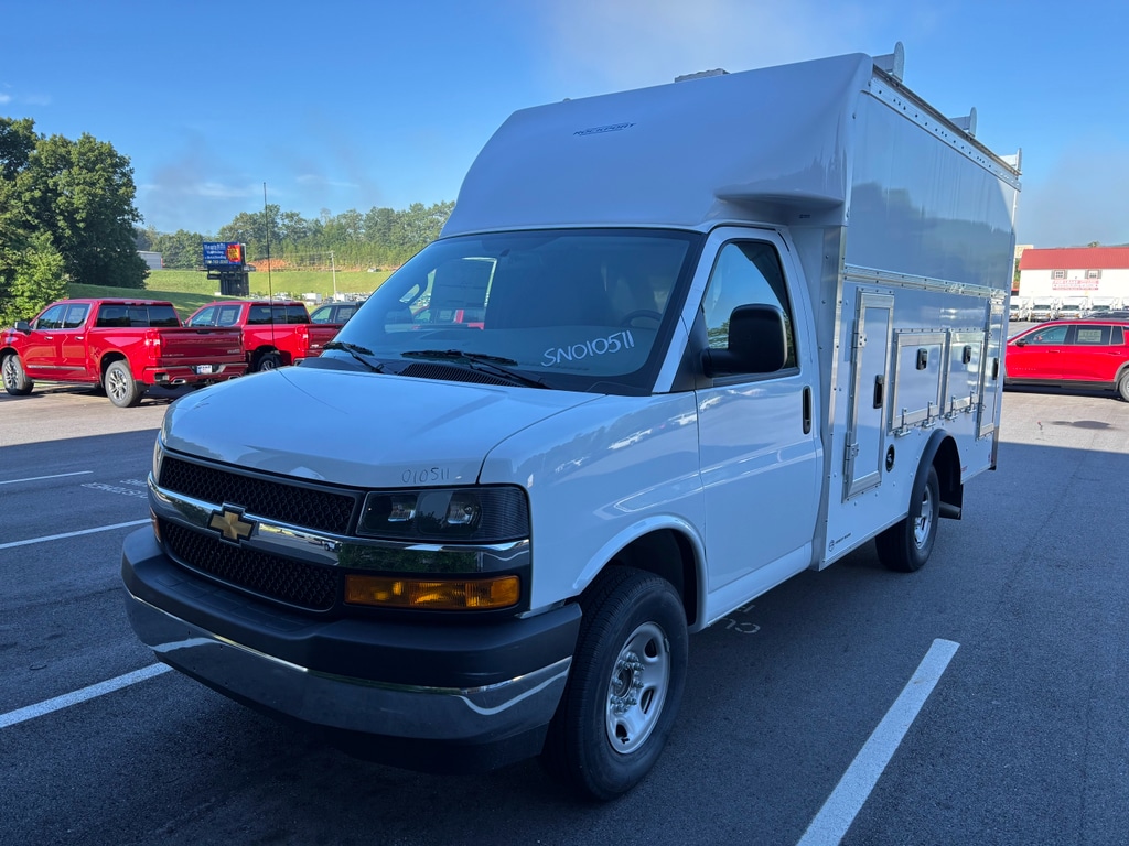 2025 Chevrolet Express Cutaway Base's photo