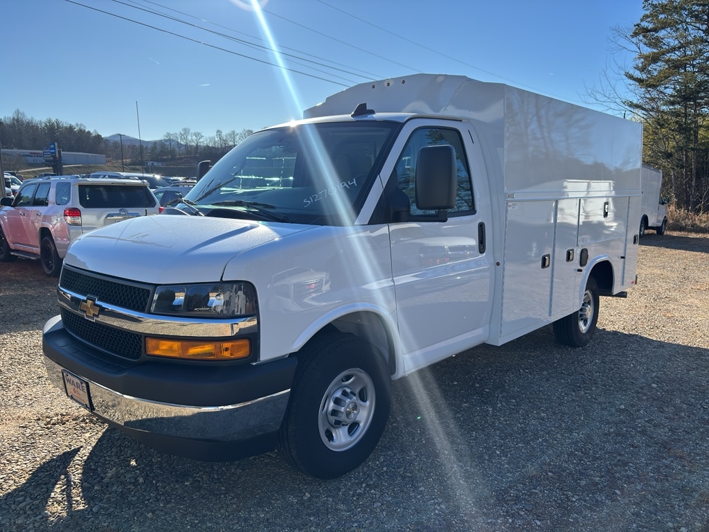 2025 Chevrolet Express Cutaway Base's photo