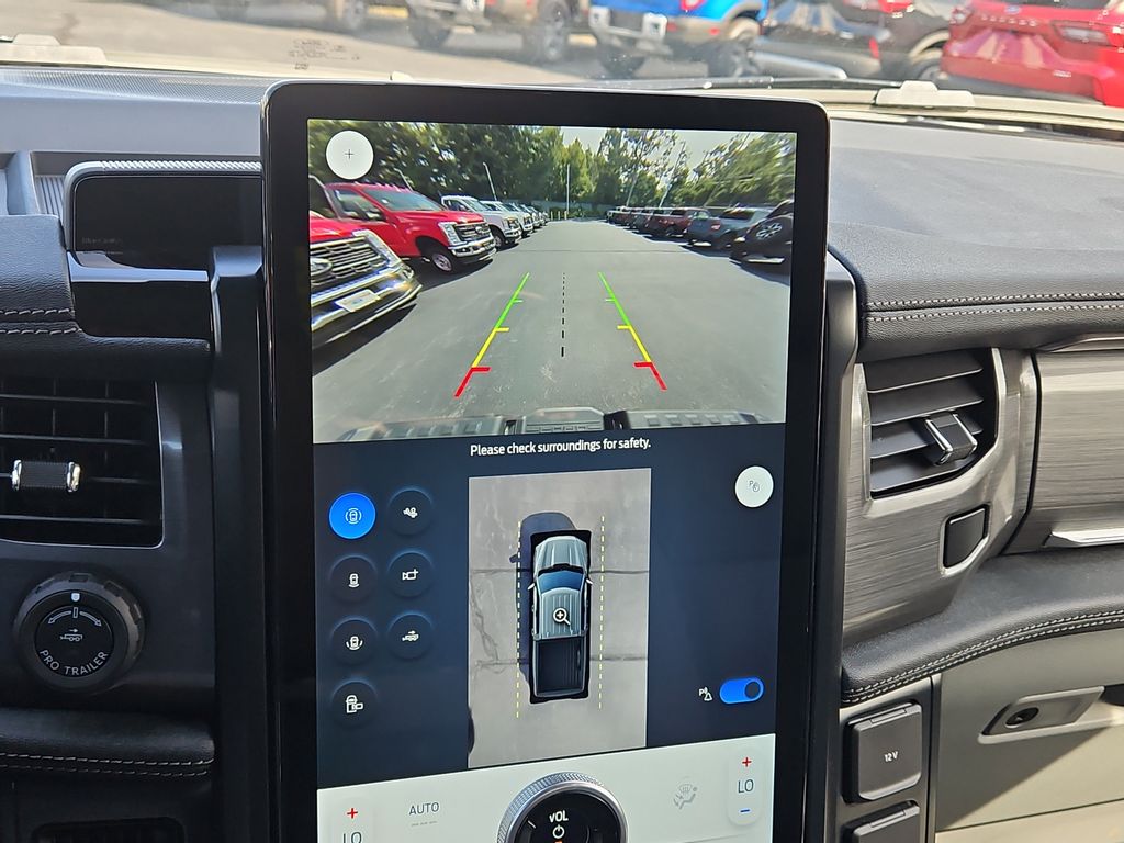 2025 Ford F-150 Lightning Flash - Photo 6