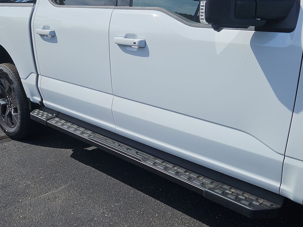 2025 Ford F-150 Lightning Flash - Photo 12