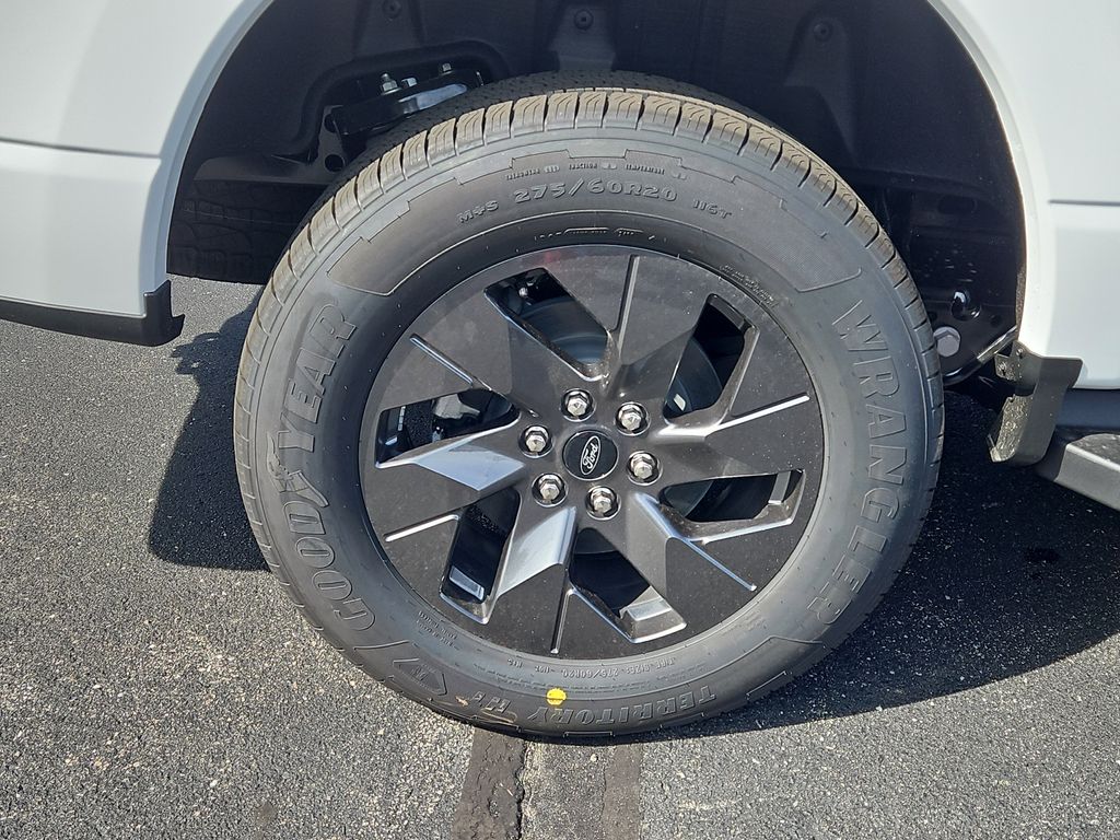 2025 Ford F-150 Lightning Flash - Photo 19