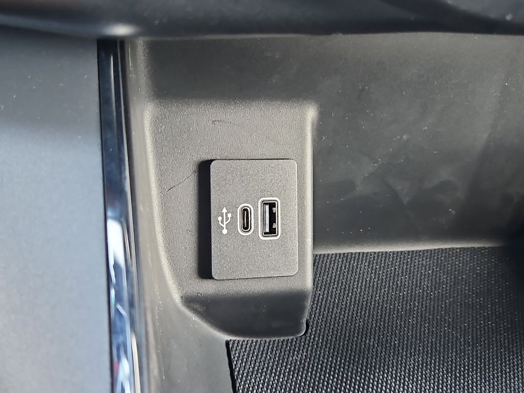 2025 Ford F-150 Lightning Flash - Photo 9