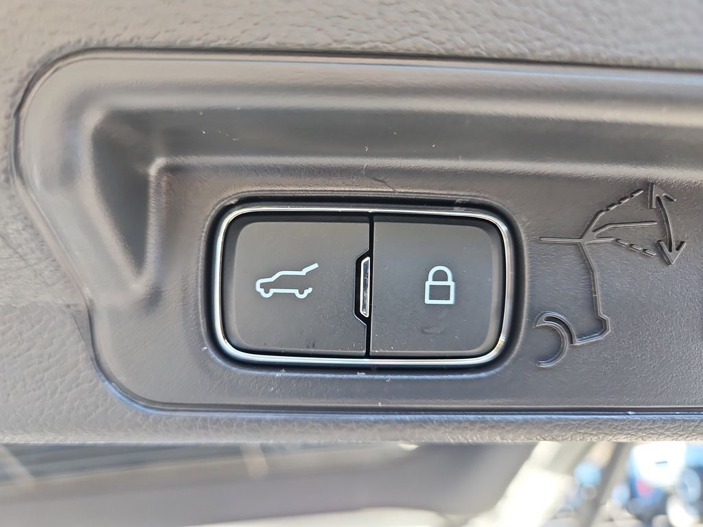 2026 Ford Explorer ST - Photo 15